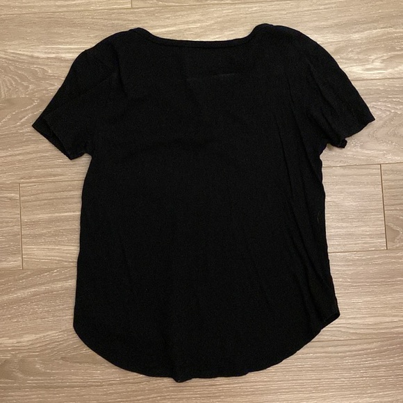 a&f v-neck shirt - Picture 4 of 4